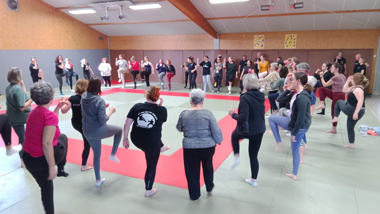Participantes au stage de self-défense féminine du club Krav Maga Nièvre (mars)